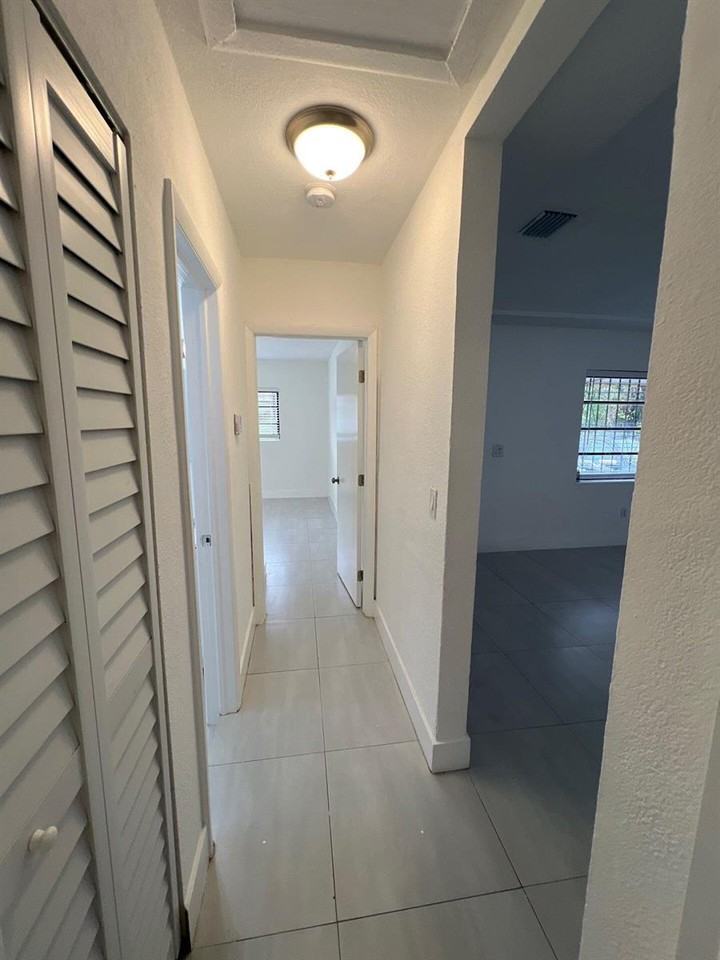 8125 Nw 6th Ave - Photo 6 of 16