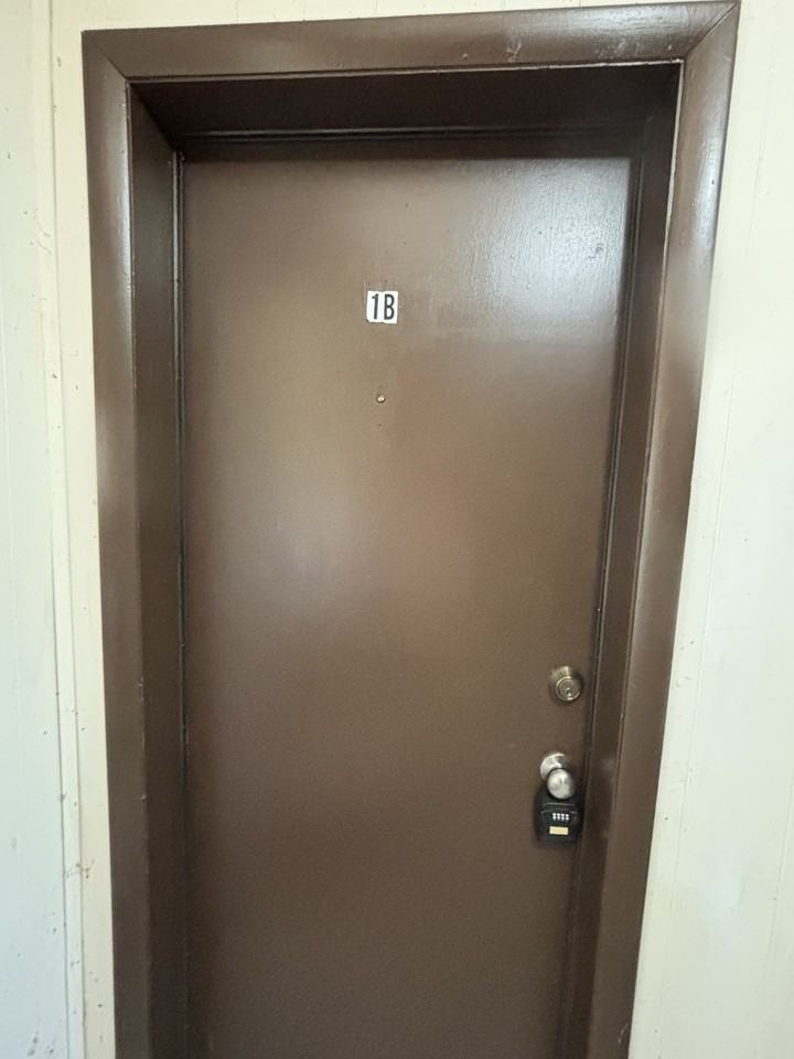 605 W E St #C1B - Photo 2 of 8