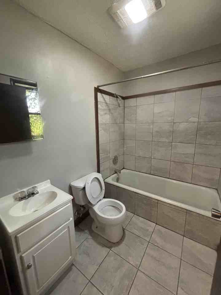 605 W E St #C1B - Photo 7 of 8