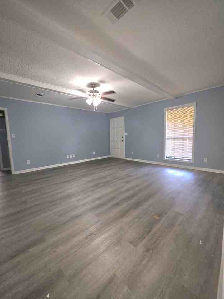 108 Shelton Dr - Photo 3 of 6