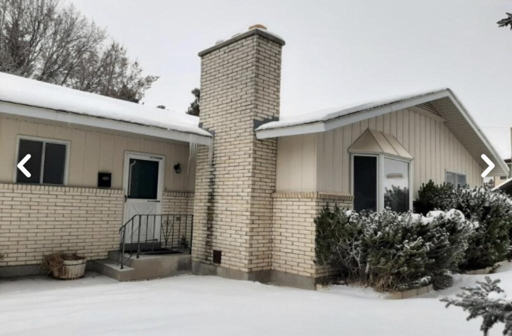2048 Hughes Dr - Photo 2 of 5