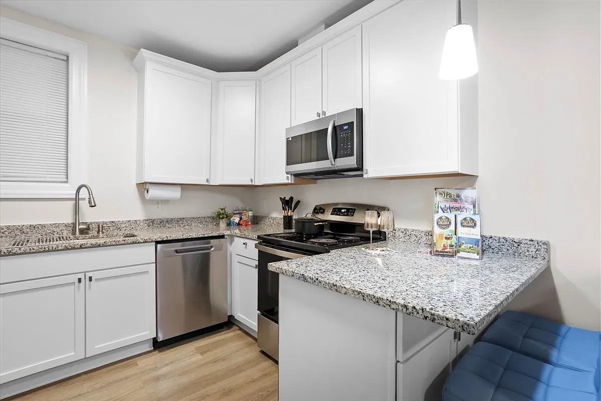 34 West Franklin Street #3 - Photo 4 of 10