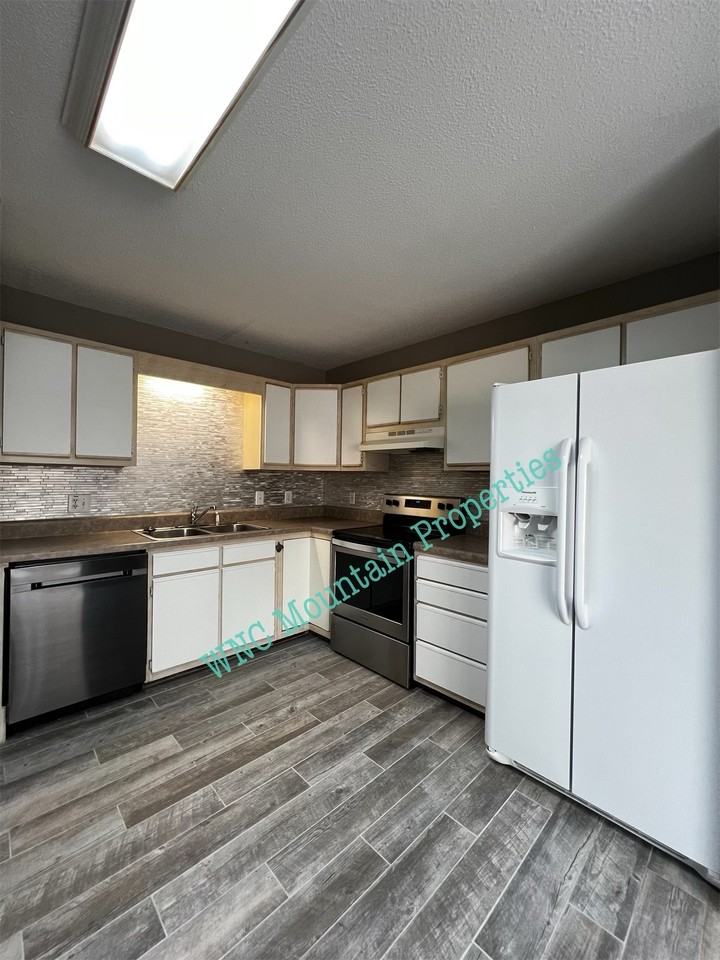 6 Azalea Rd #D - Photo 2 of 8