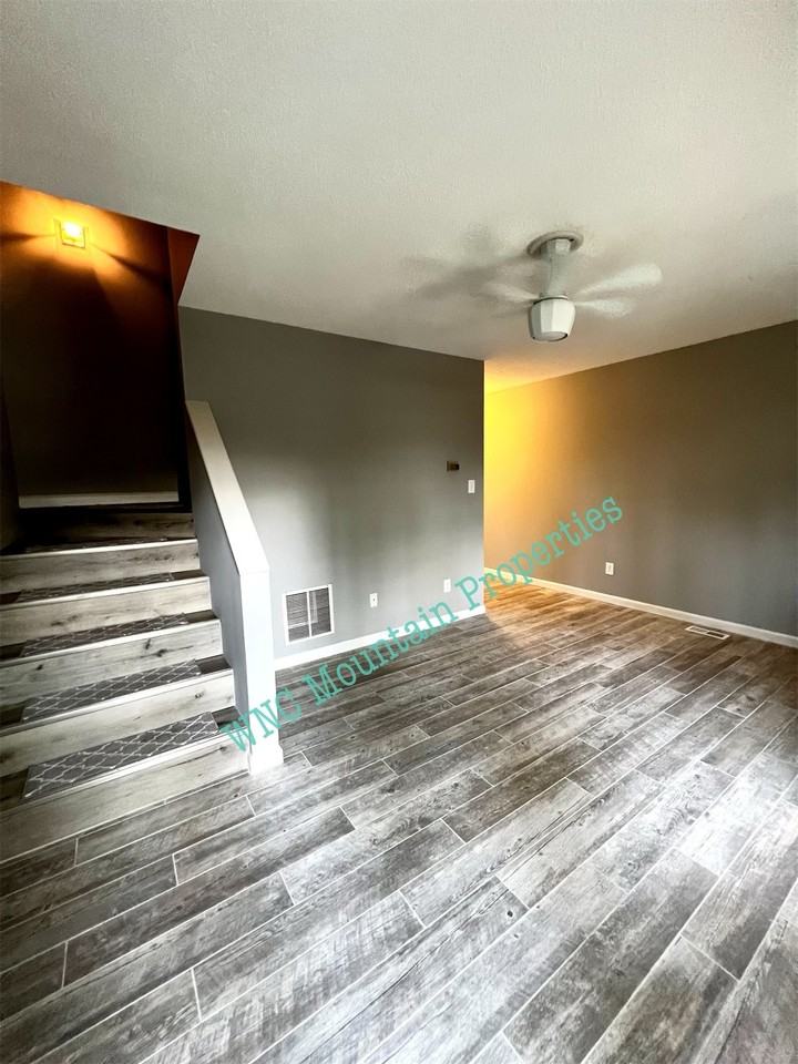 6 Azalea Rd #D - Photo 4 of 8