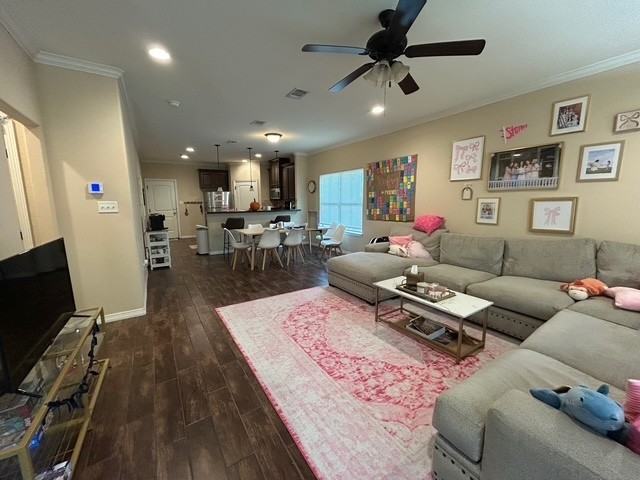 225 Sterling St - Photo 4 of 31