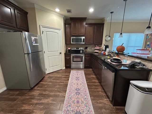 225 Sterling St - Photo 5 of 31