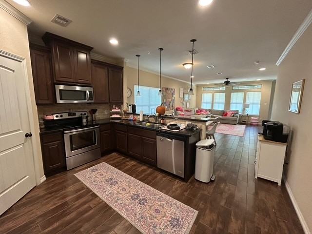 225 Sterling St - Photo 6 of 31