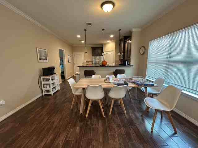 225 Sterling St - Photo 7 of 31