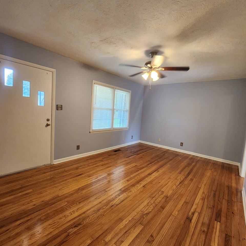 2210 12th Ave - Photo 2 of 10