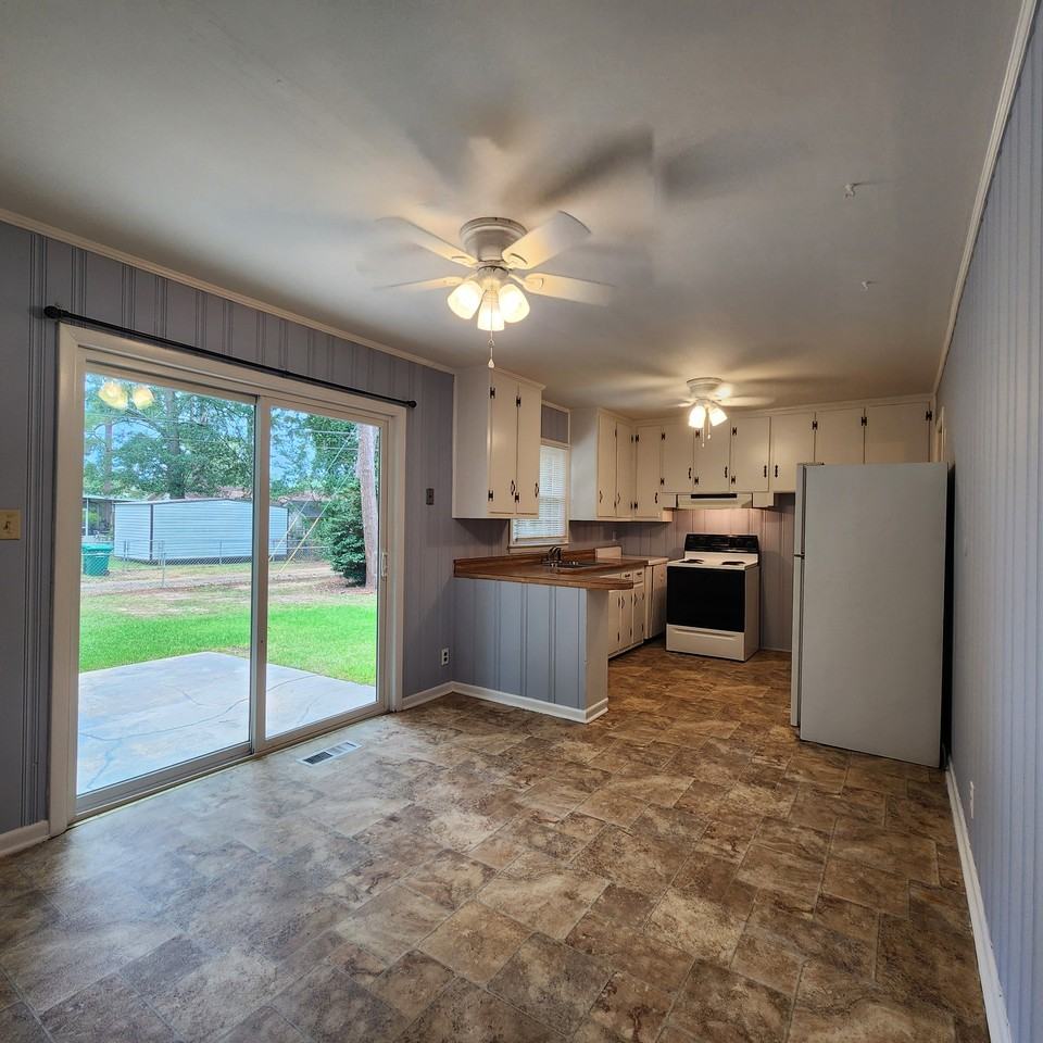 2210 12th Ave - Photo 3 of 10