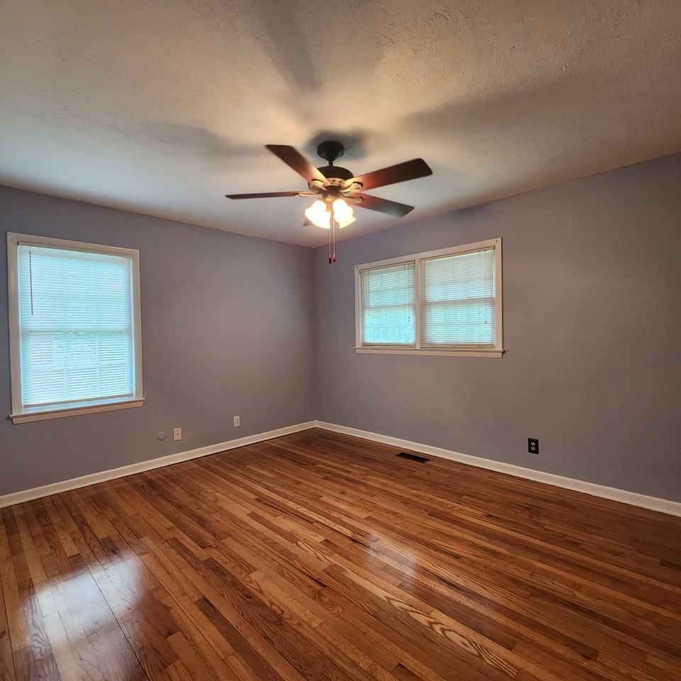 2210 12th Ave - Photo 5 of 10
