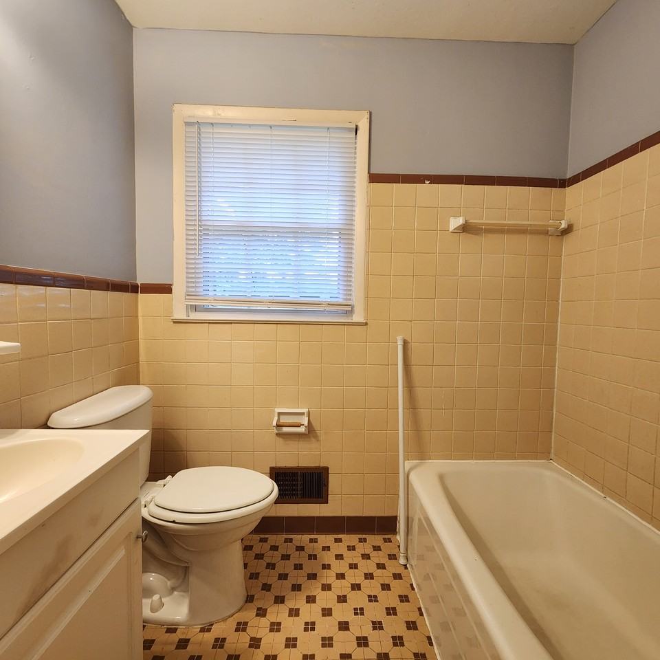 2210 12th Ave - Photo 7 of 10