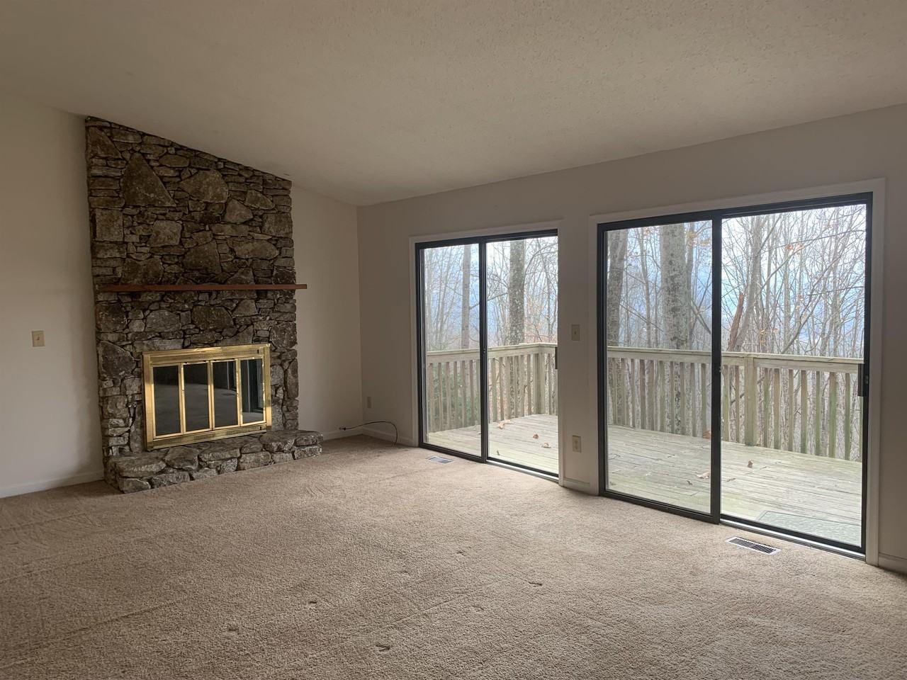 26 Breezeway Dr - Photo 4 of 10