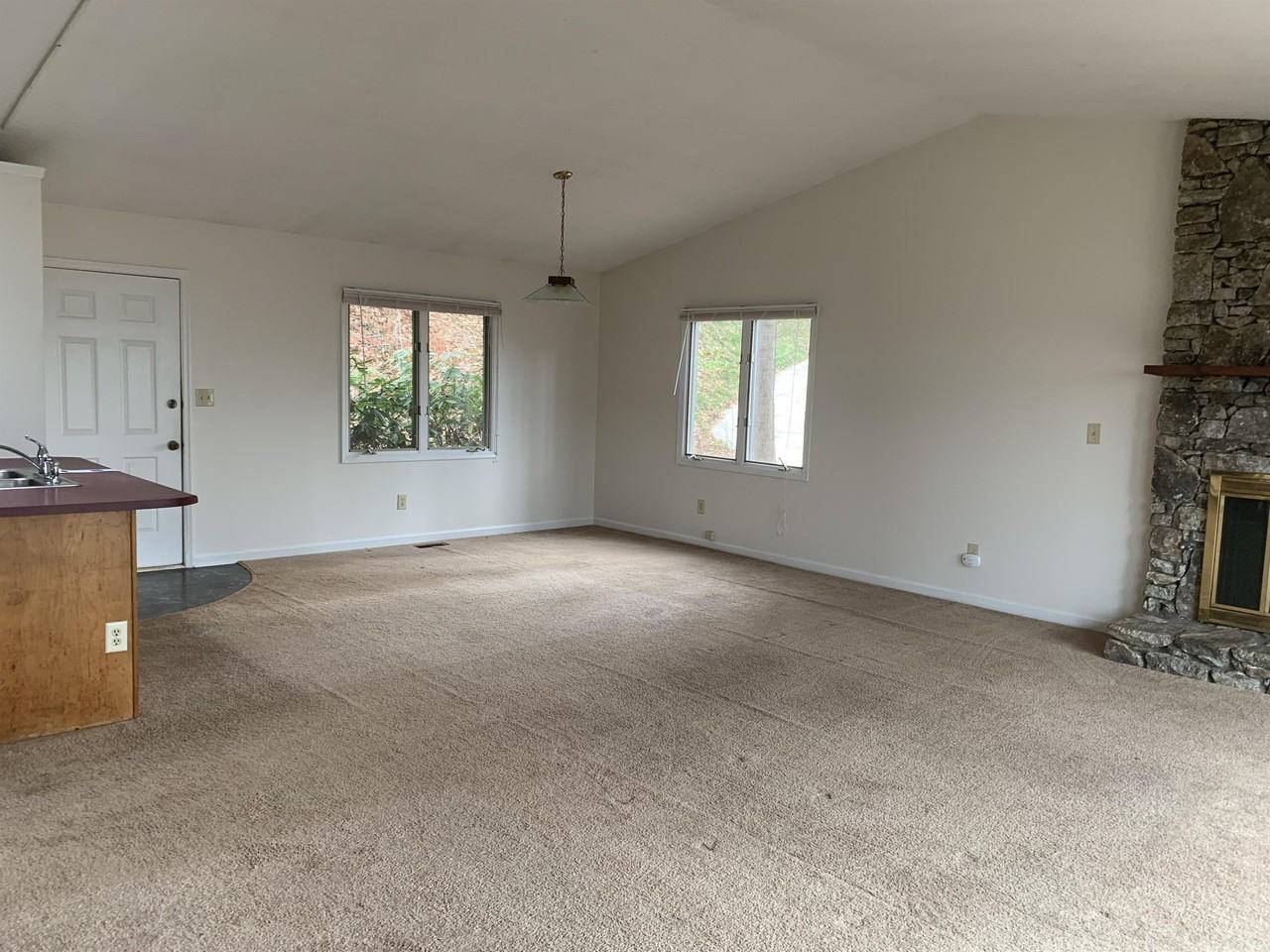26 Breezeway Dr - Photo 6 of 10