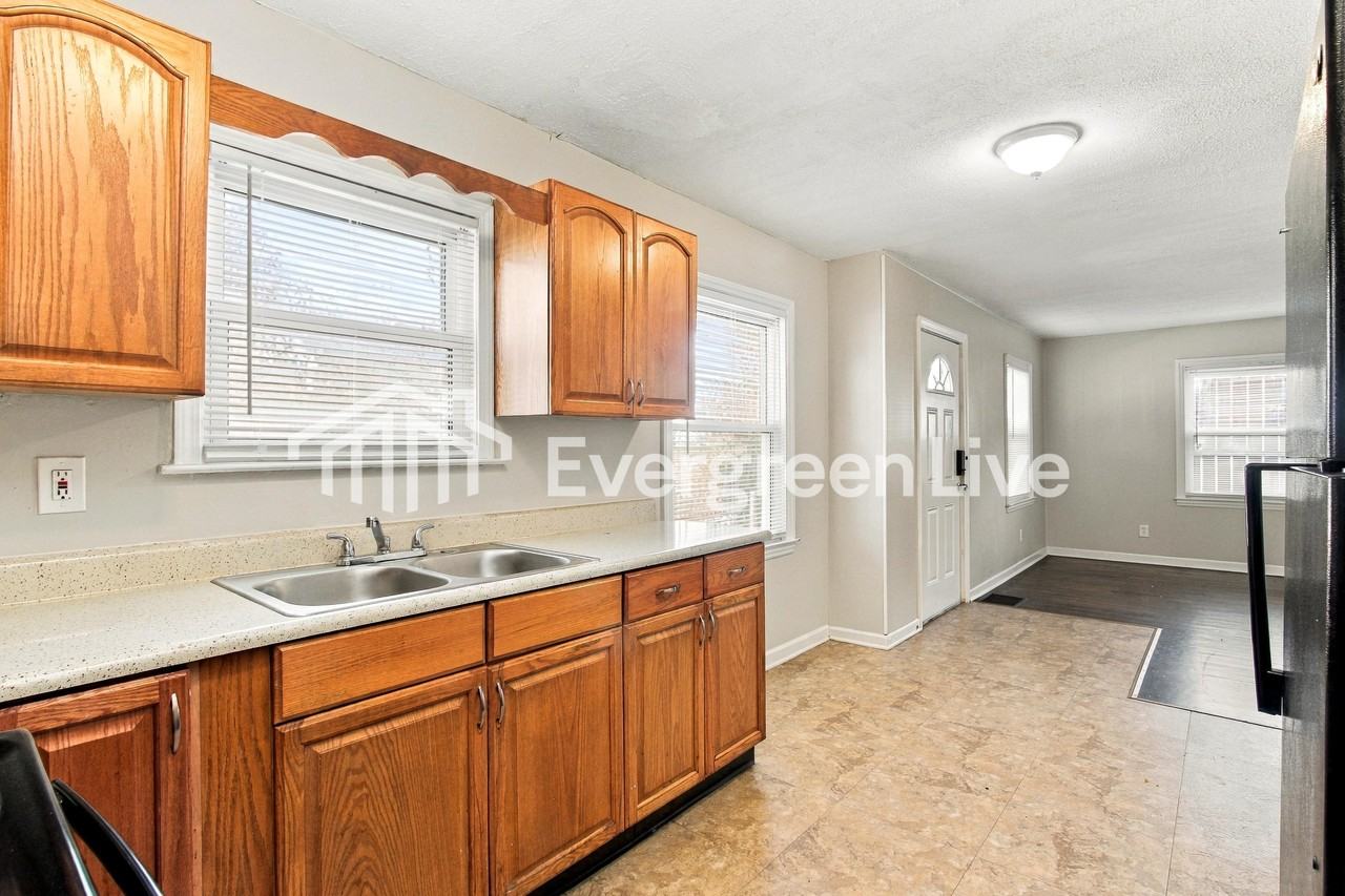 5341 E 20th St - Photo 4 of 15