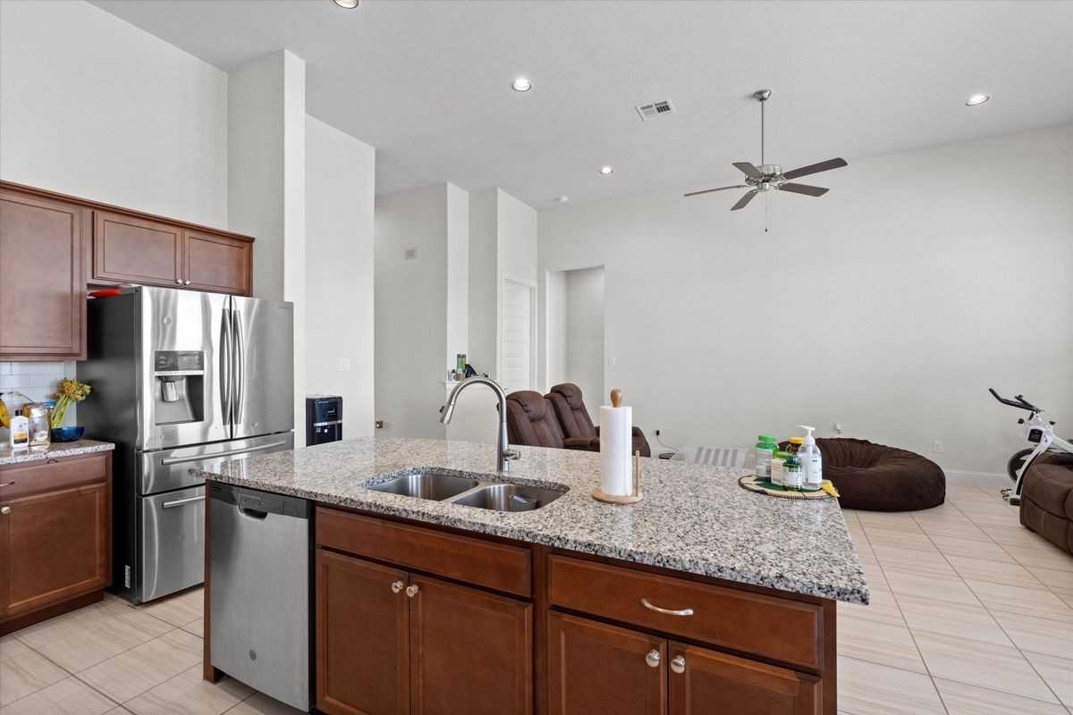 17211 Calipatria Ln - Photo 4 of 16
