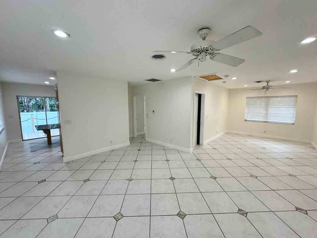 111 Se 7th Ave - Photo 4 of 5