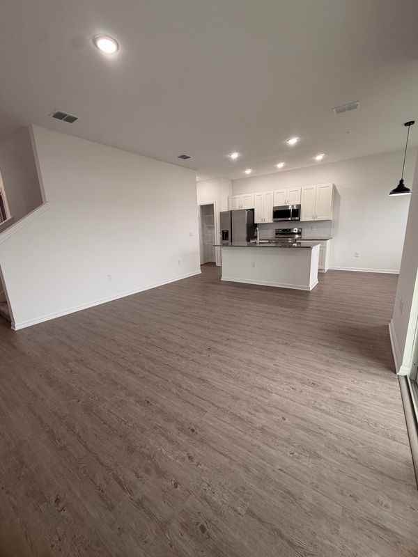 915 Lakefront Village Dr - Photo 6 of 16