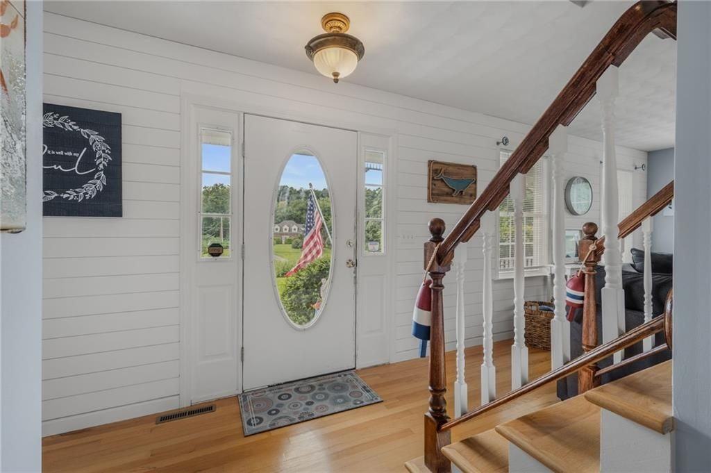 133 Winnapaug Rd - Photo 4 of 43