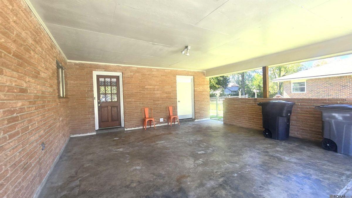 11566 Mollylea Dr - Photo 3 of 37