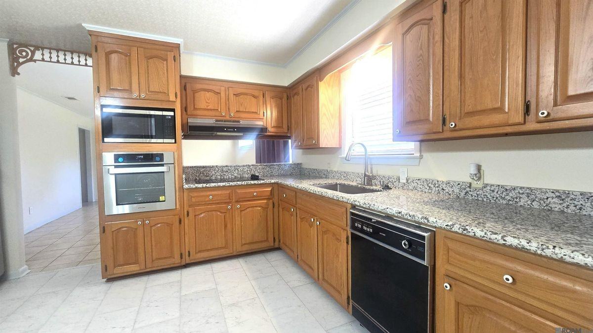11566 Mollylea Dr - Photo 4 of 37