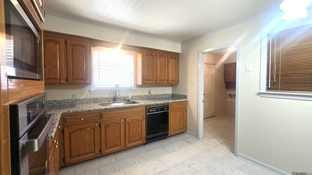 11566 Mollylea Dr - Photo 5 of 37