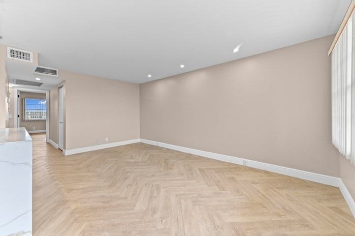 4055 Wolverton C - Photo 4 of 8