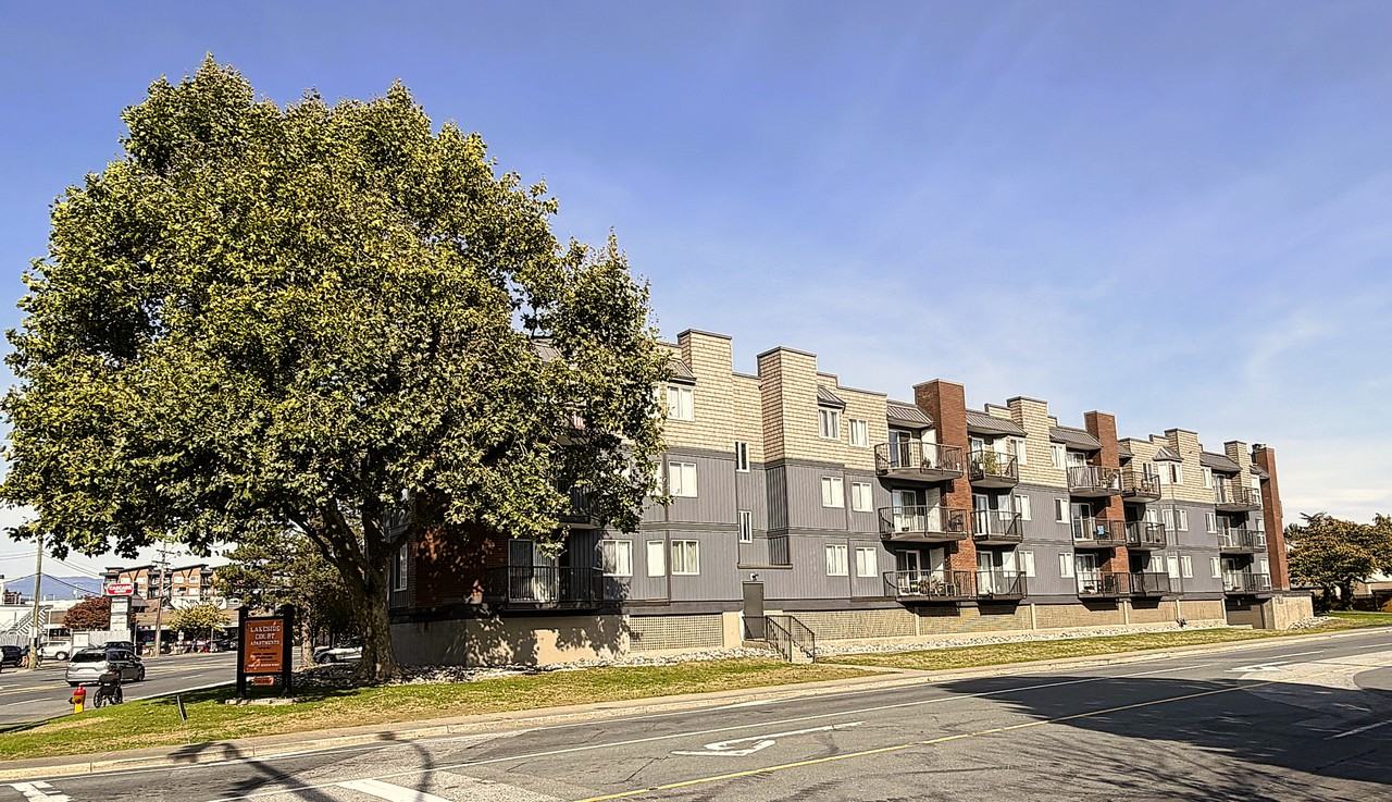 Lakeside Court - Photo 4 of 24