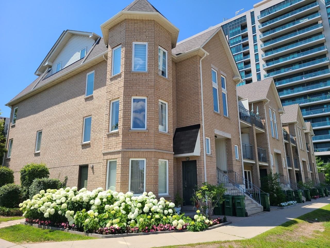 Hyde Park in Leaside - Photo 3 of 11