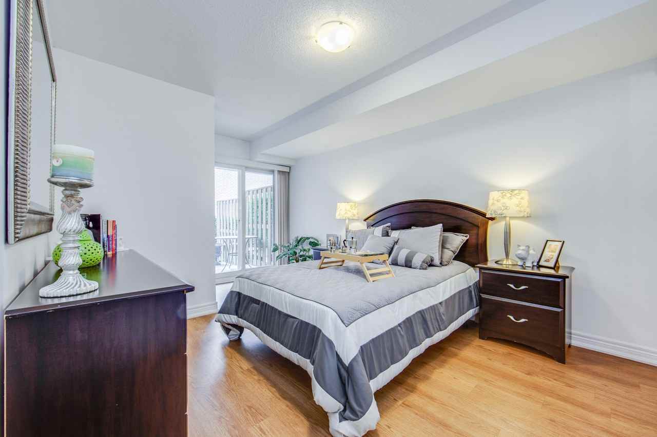 Hyde Park in Leaside - Photo 5 of 11