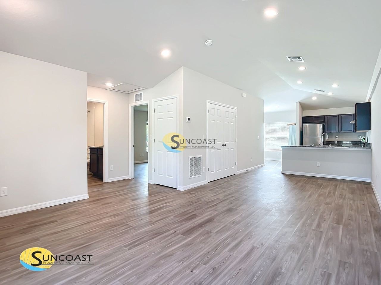 9234 N Travis Dr - Photo 4 of 16