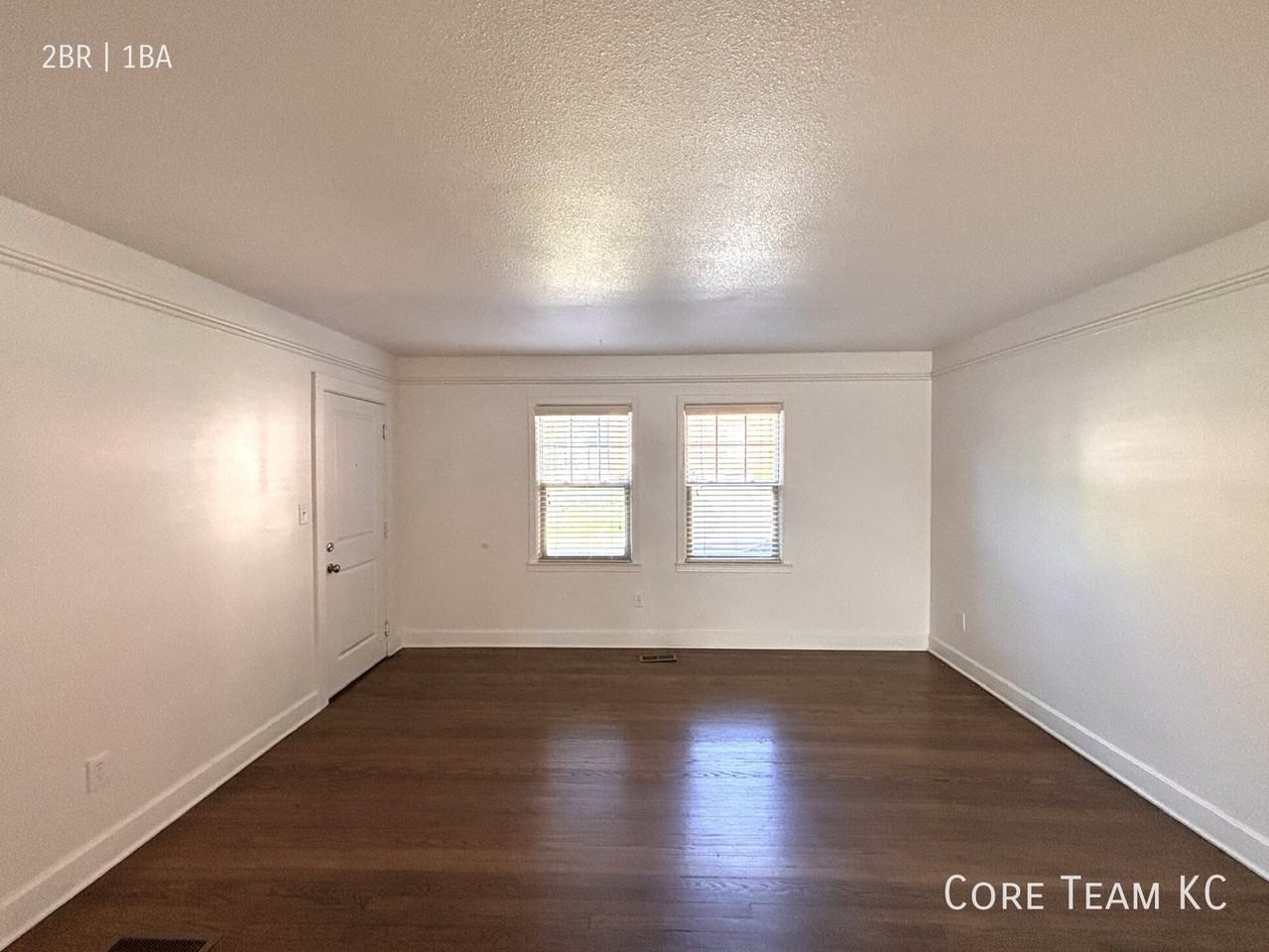 4419 Roanoke Pkwy Kansas City MO #4409-1E - Photo 2 of 11