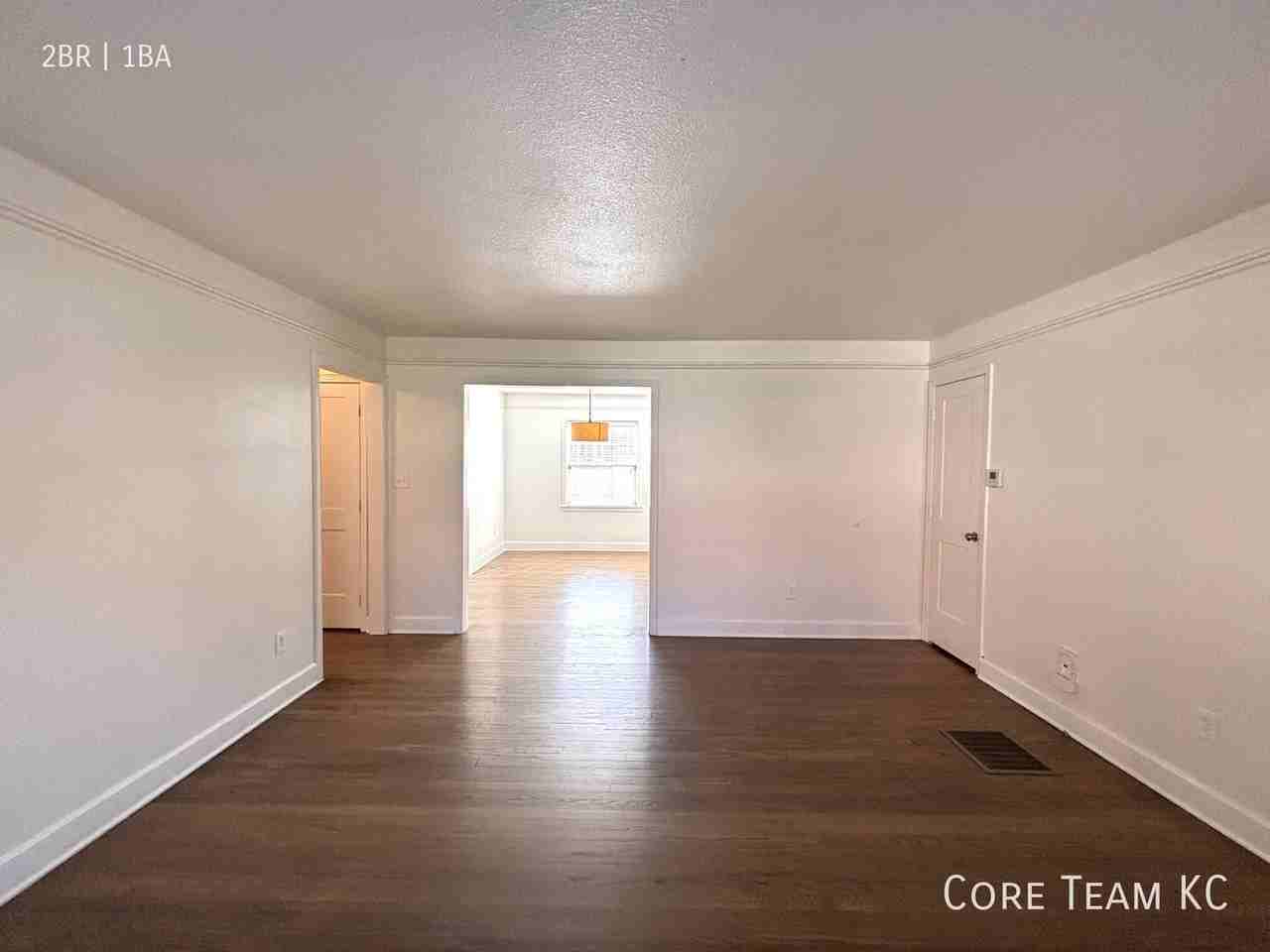 4419 Roanoke Pkwy Kansas City MO #4409-1E - Photo 3 of 11