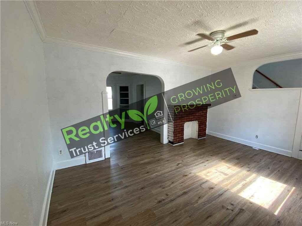 3113 W 71st St - Photo 2 of 15