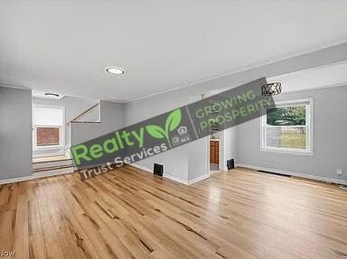 18300 Waterbury Ave - Photo 3 of 24