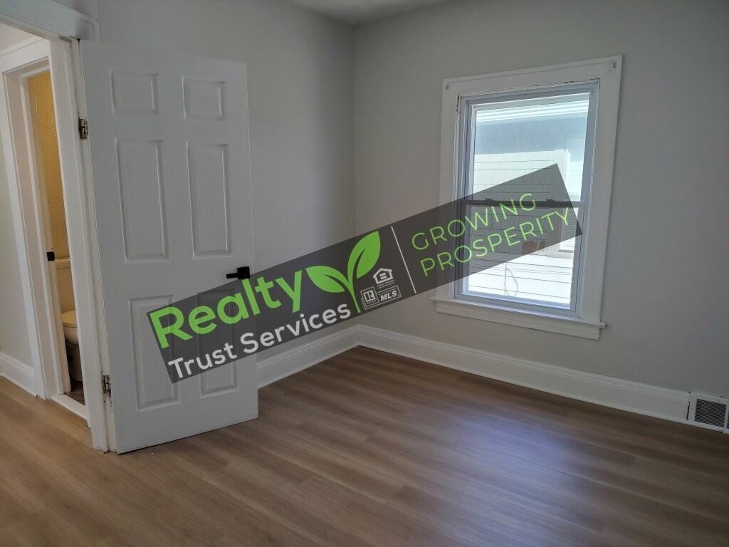 3573 W 120th St Uppr - Photo 2 of 16