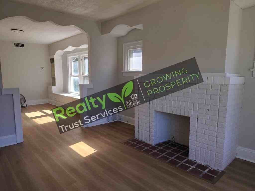 3573 W 120th St Uppr - Photo 5 of 16
