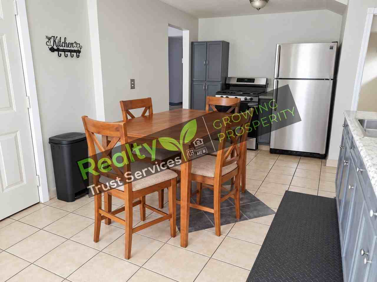 19316 Shakerwood Rd - Photo 4 of 17