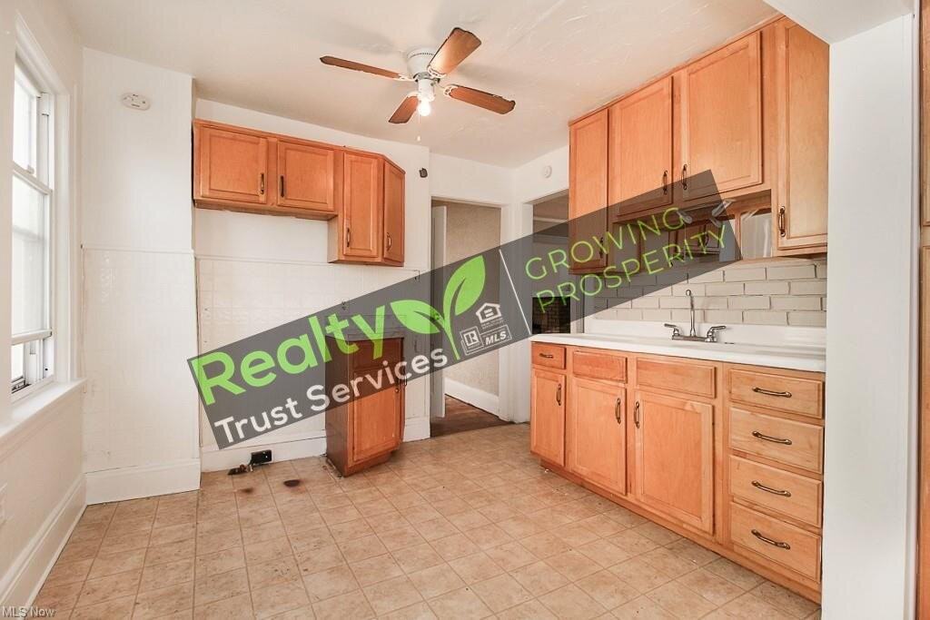 4730 Blythin Rd - Photo 4 of 17