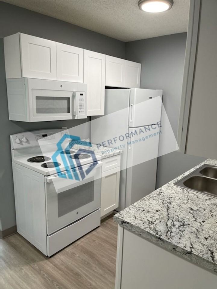 3201 N 41st St #2 - Photo 4 of 9