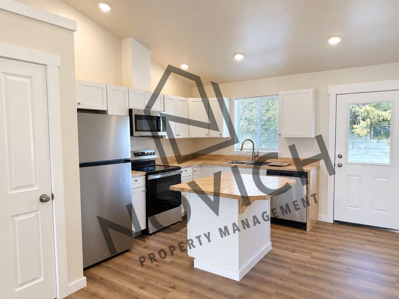 205 E. 8Th Street - Photo 3 of 18