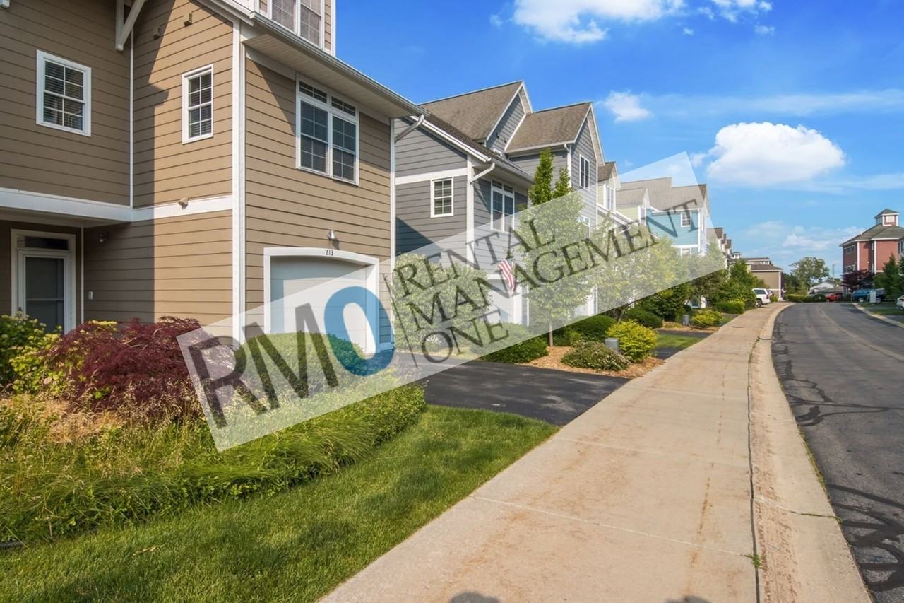 213 Midtown Dr - Photo 3 of 46