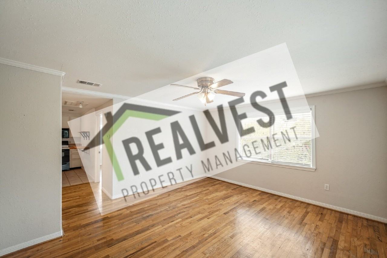 1539 Hawthorne St - Photo 2 of 10