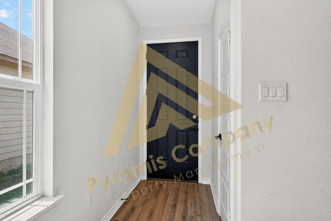 7968 Broussard - Photo 5 of 40
