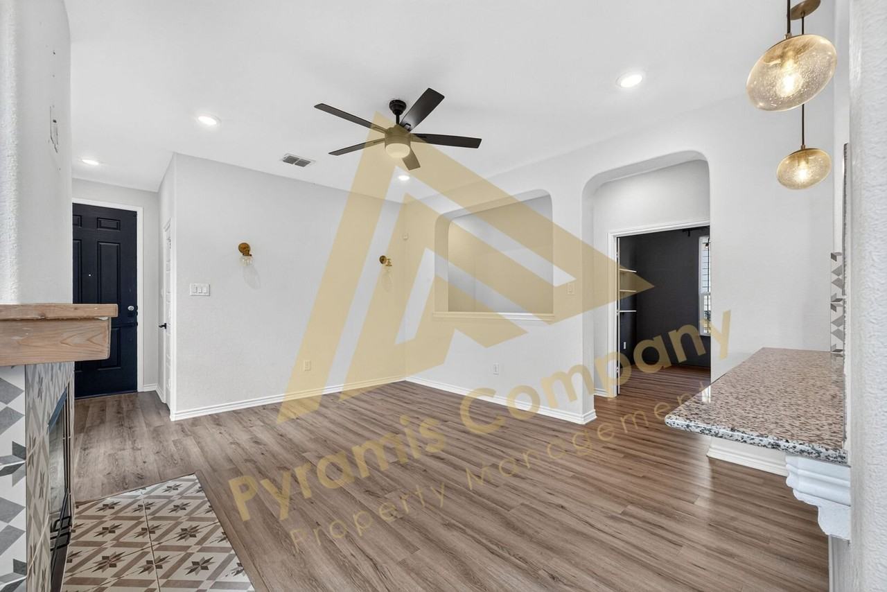 7968 Broussard - Photo 7 of 40