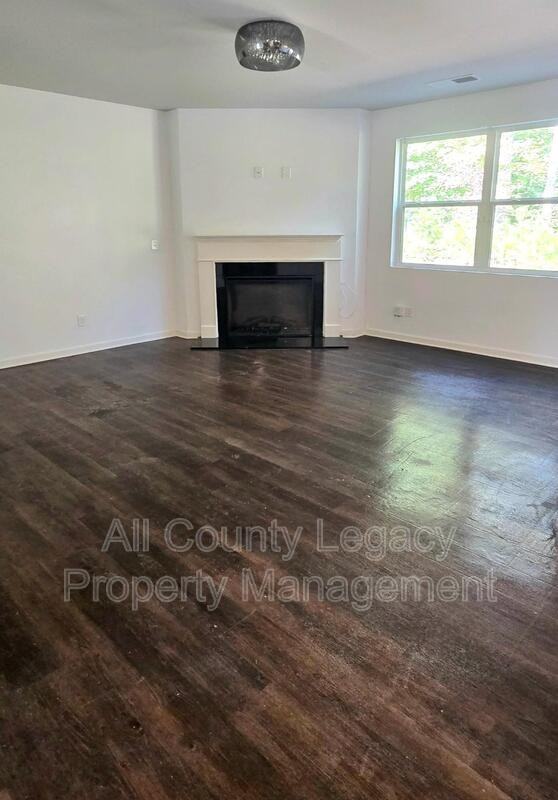25 Lena Ct - Photo 2 of 12