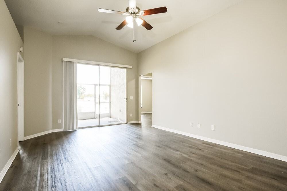 1525 Sunset View Cir - Photo 3 of 16