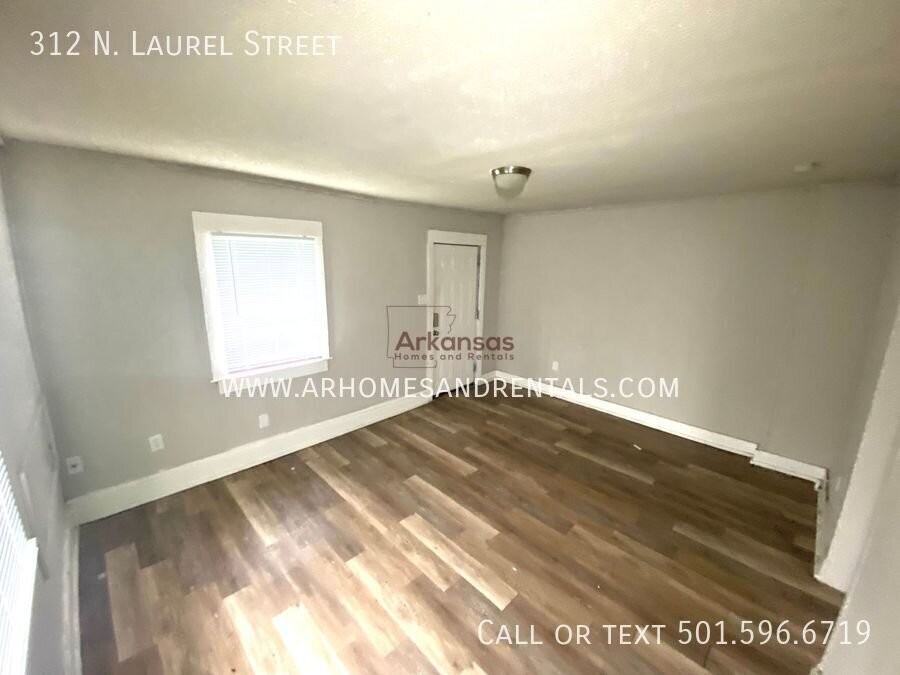 312 N Laurel St - Photo 2 of 11