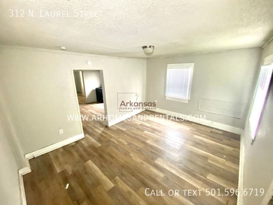 312 N Laurel St - Photo 3 of 11