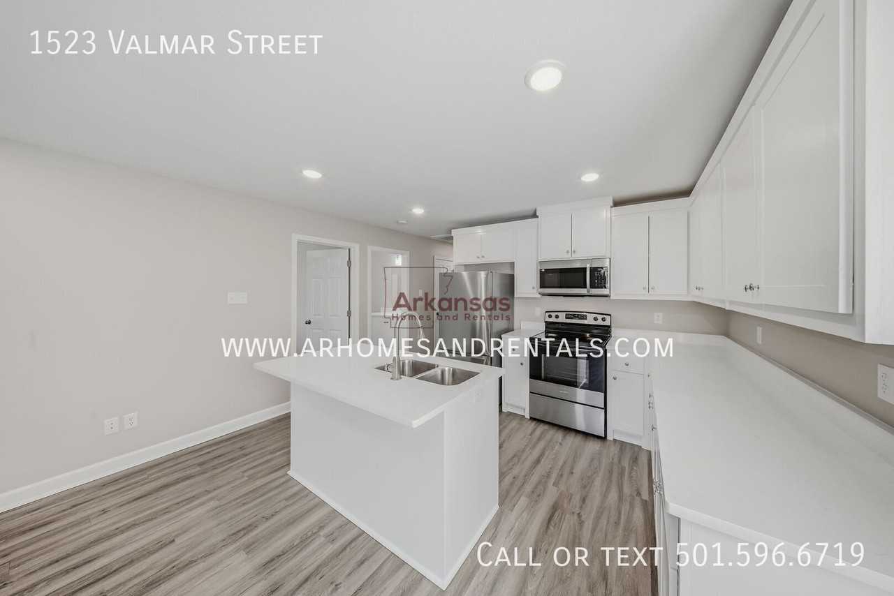 1523 Valmar St - Photo 4 of 15